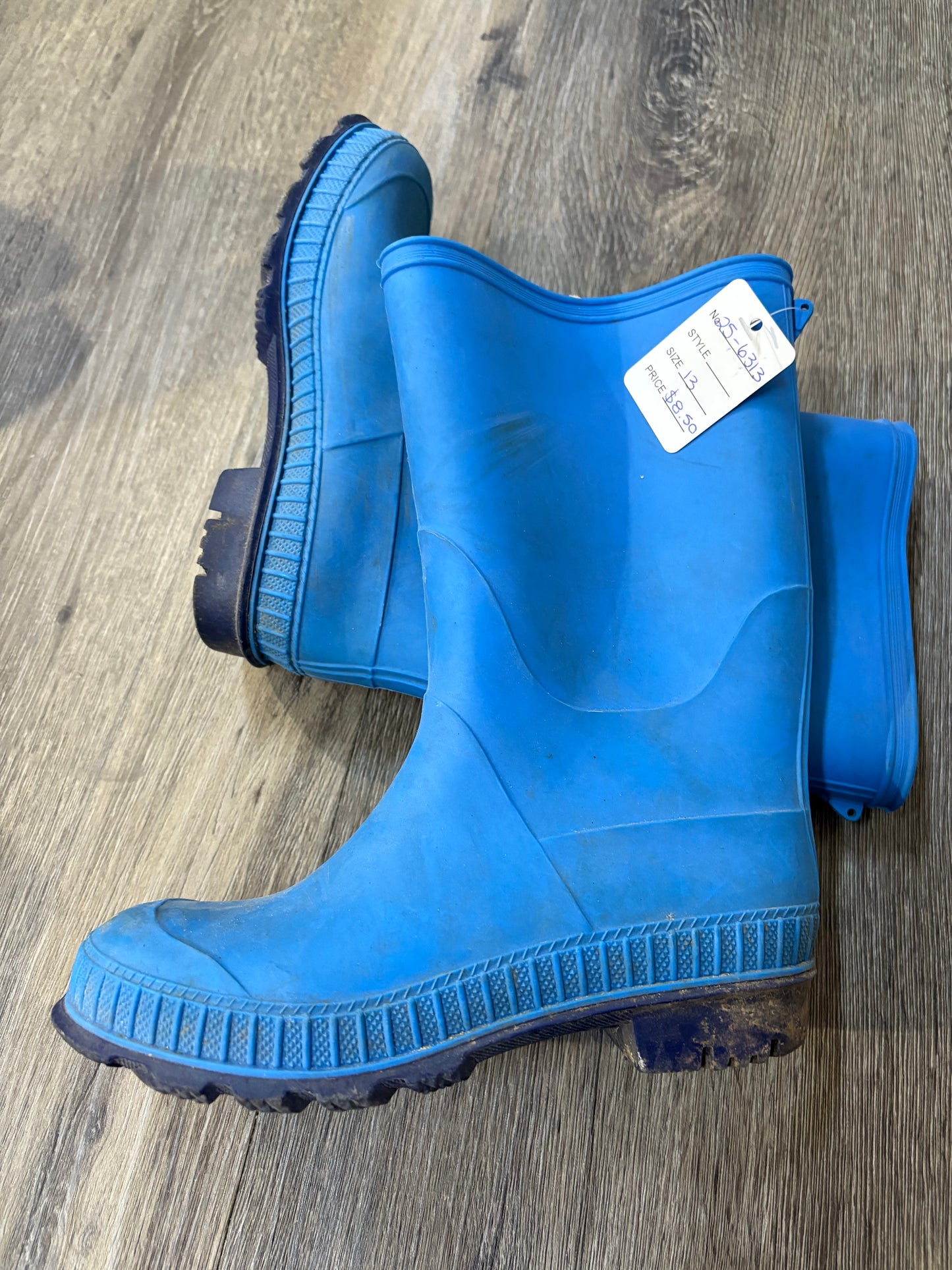 13 “Mountain Wearhouse” Rubber Boots