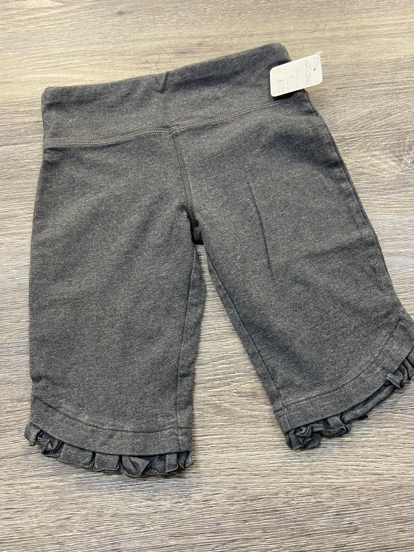 7 “Peekaboo Beans” Capri Leggings