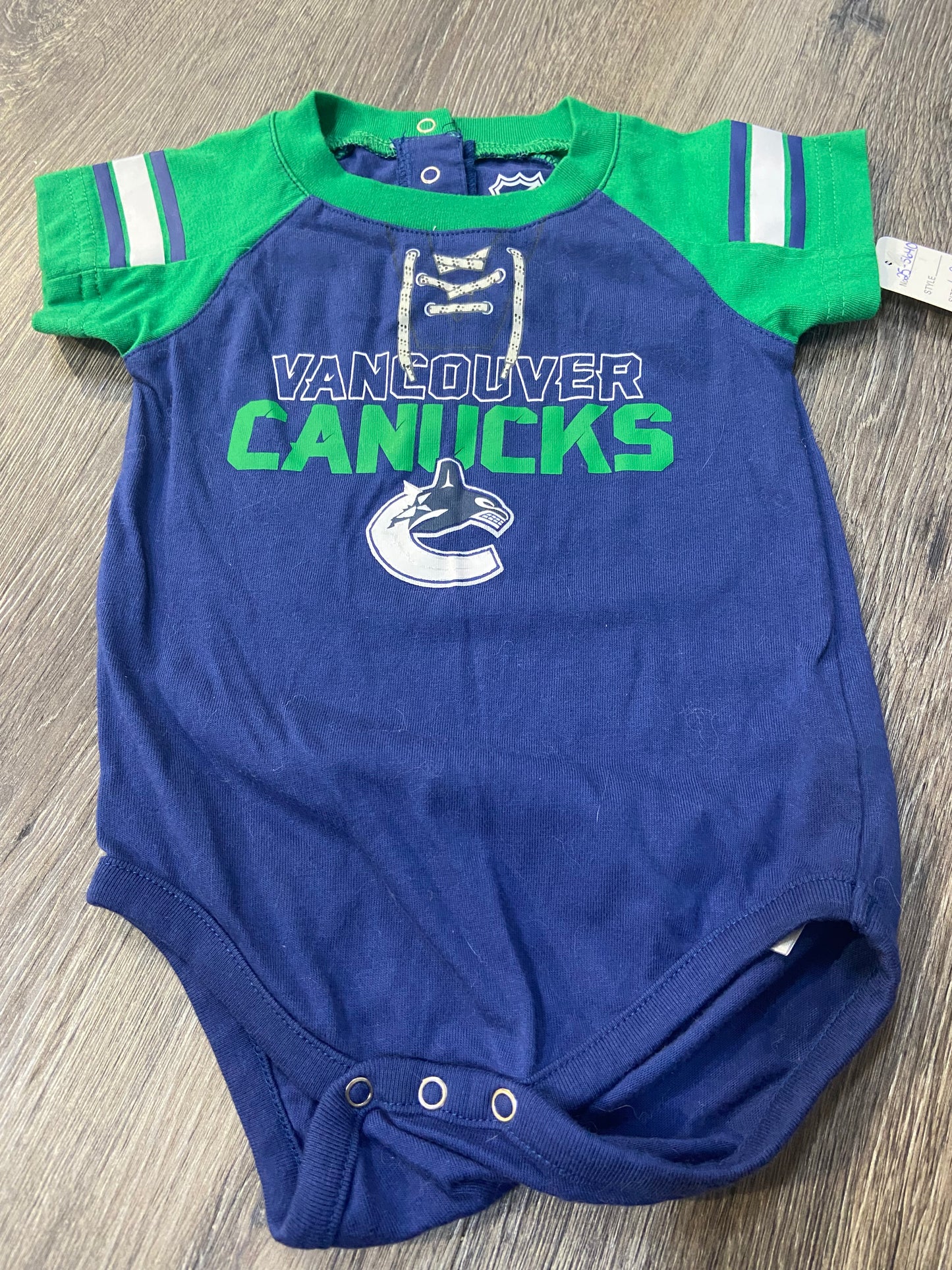 6-9 M Onesie *EUC*