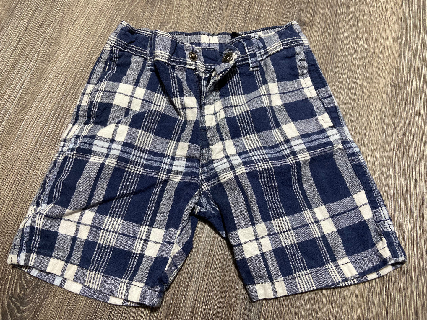18 M “Nautica” shorts