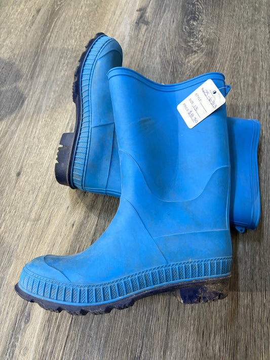 13 “Mountain Wearhouse” Rubber Boots