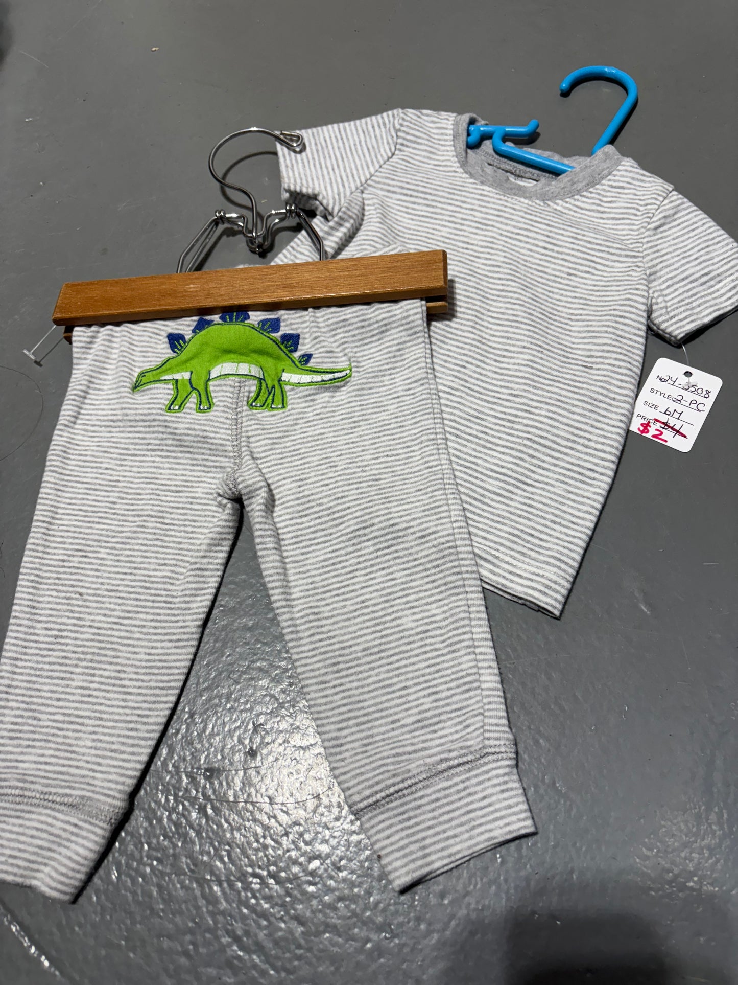 6 M “Carter’s” Set