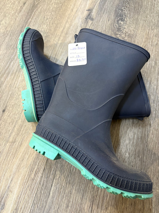 13 “Mountain Wearhouse” Rubber Boots