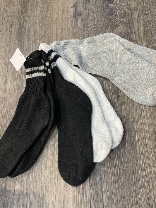 4 Pairs of Socks *Approx. Size 10-12*