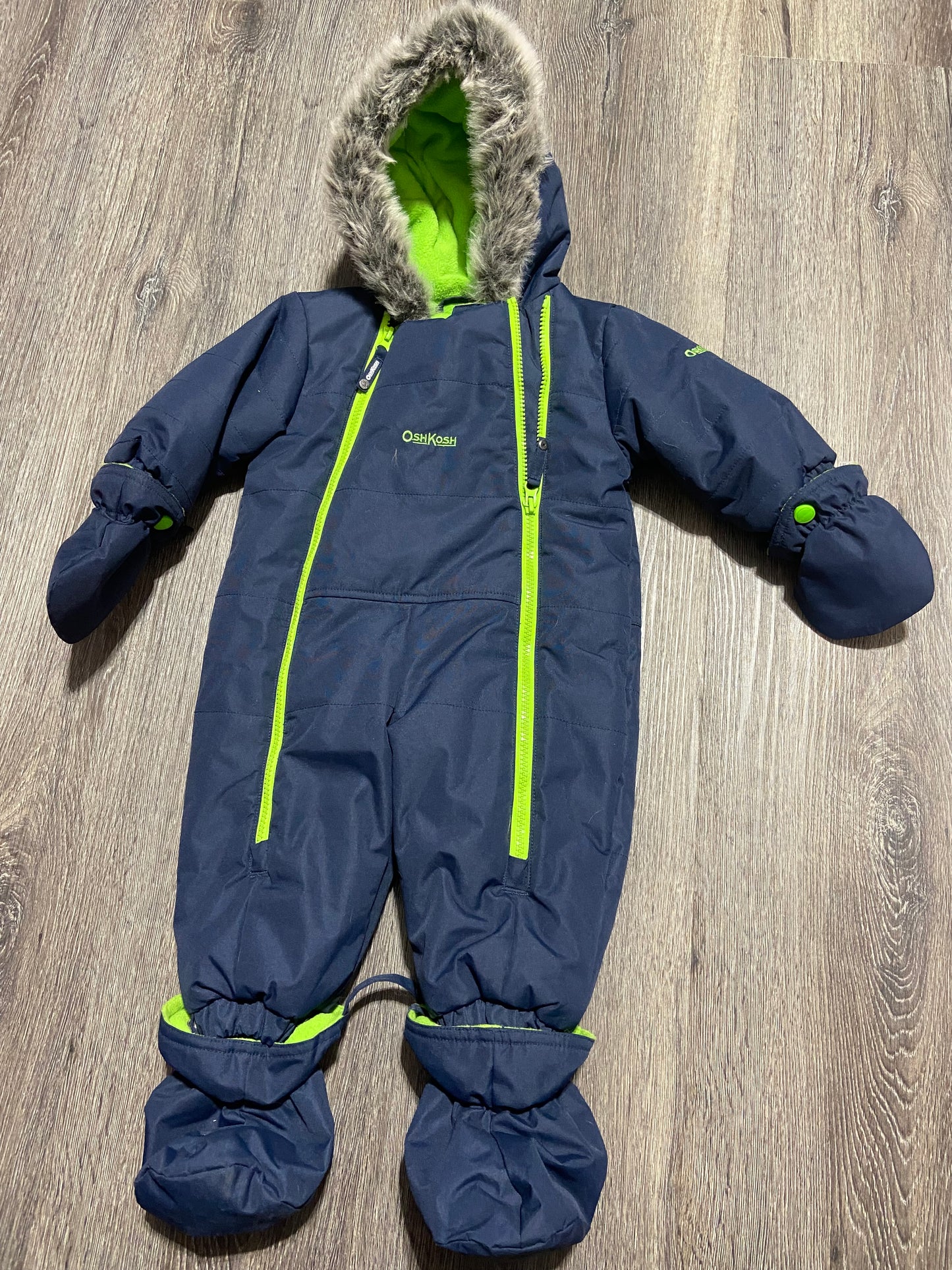 6-9 M “Osh Kosh” Snowsuit *LIKE NEW*