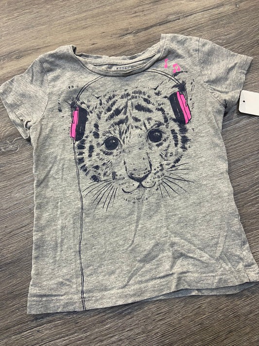 4 “Joe Fresh” T-shirt