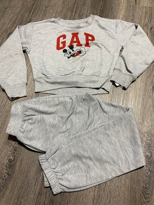 8 “Gap” Outfit