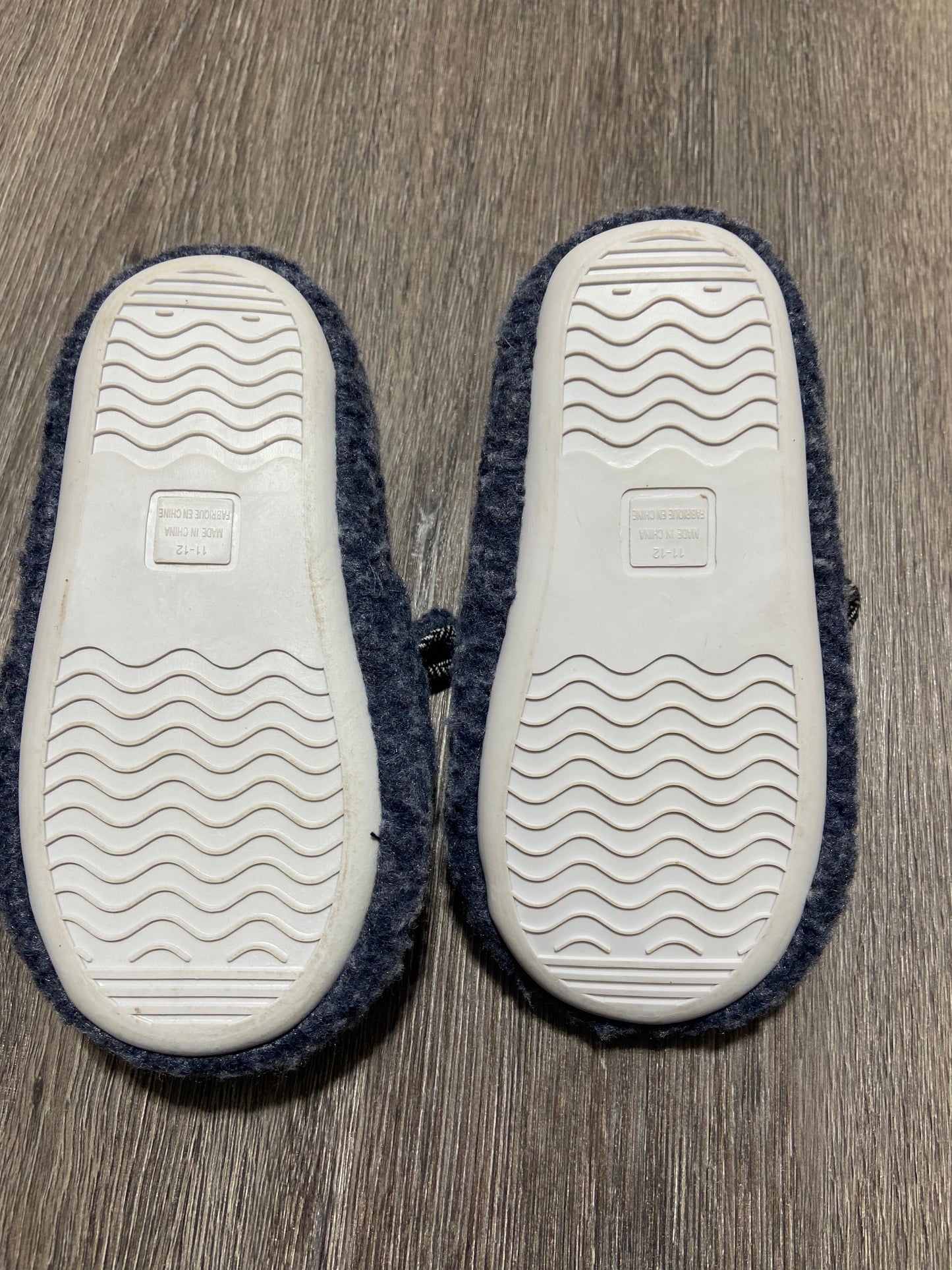 11-12 Slippers *LIKE NEW*