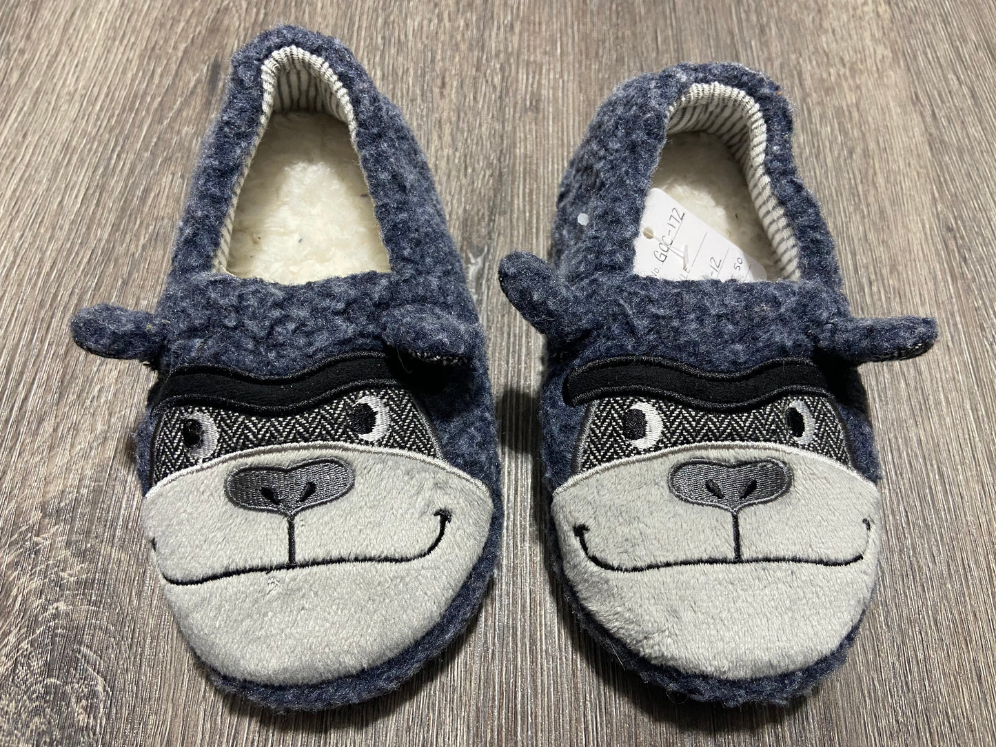 11-12 Slippers *LIKE NEW*