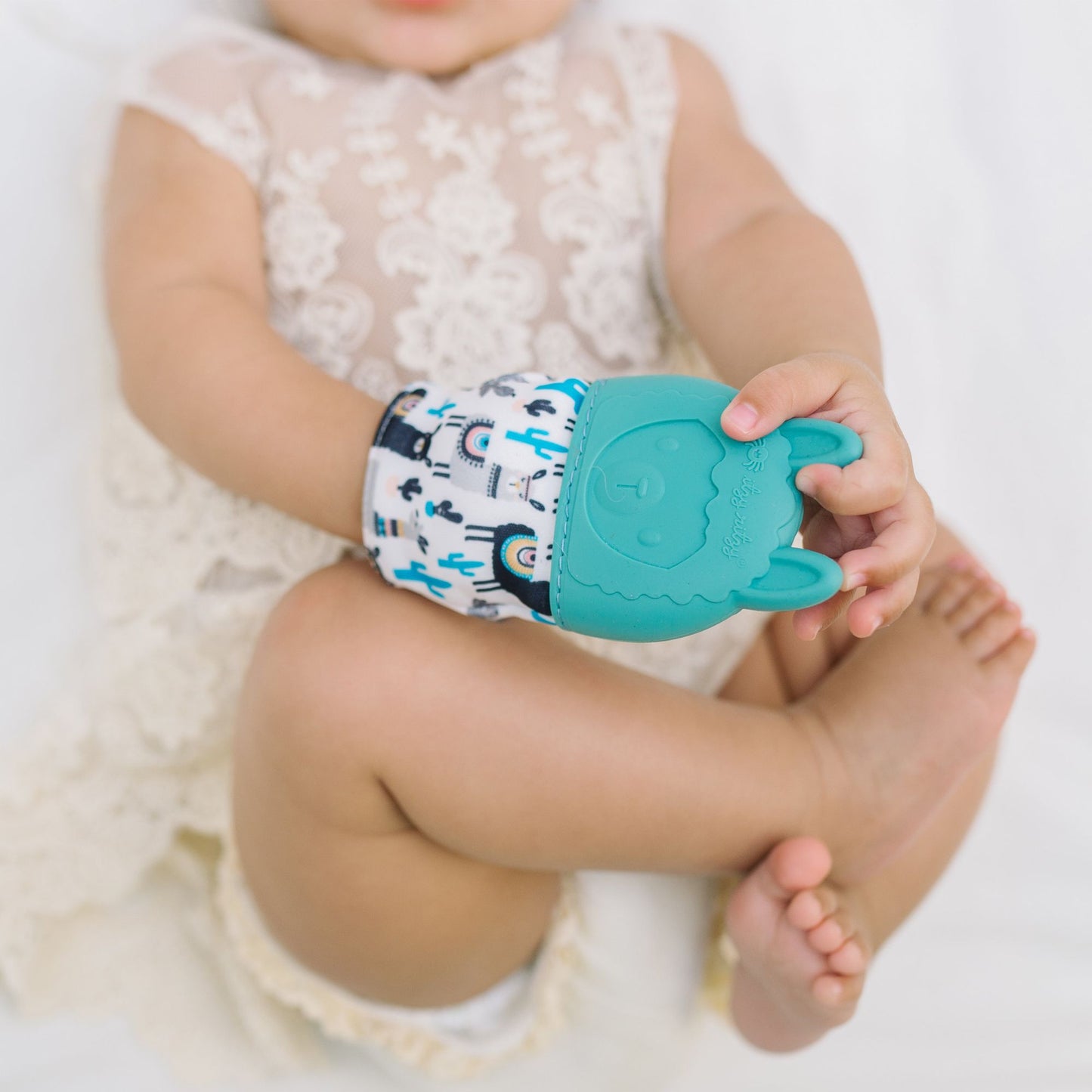 Itzy Mitt Silicone Teething Mitt- Llama